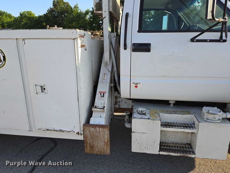 image for item ED2154 1994 Chevrolet Kodiak digger derrick truck