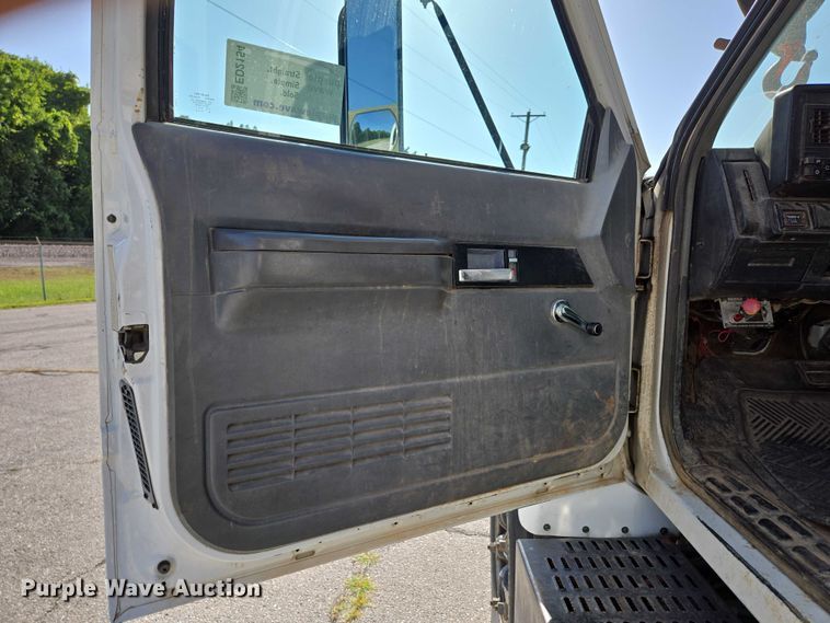 image for item ED2154 1994 Chevrolet Kodiak digger derrick truck