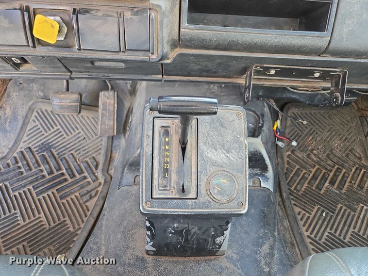 image for item ED2154 1994 Chevrolet Kodiak digger derrick truck