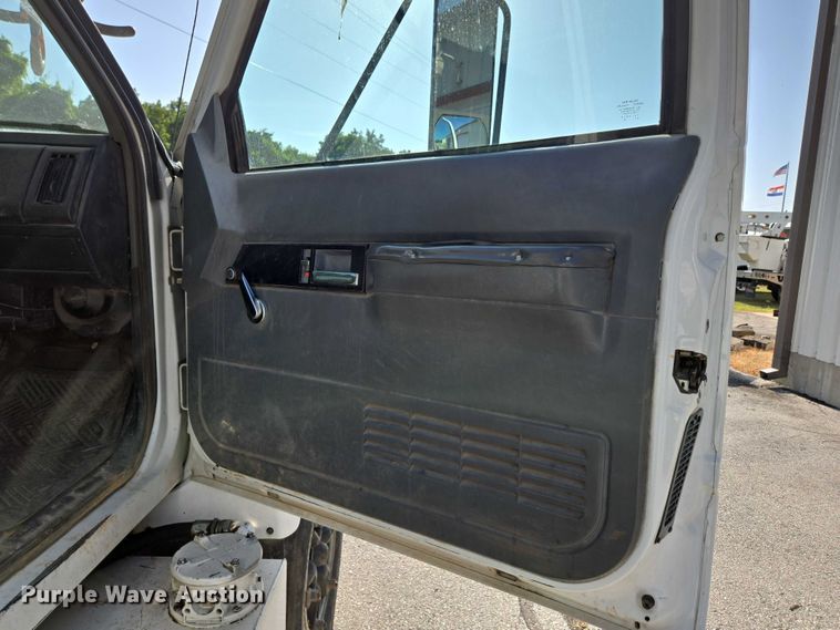 image for item ED2154 1994 Chevrolet Kodiak digger derrick truck