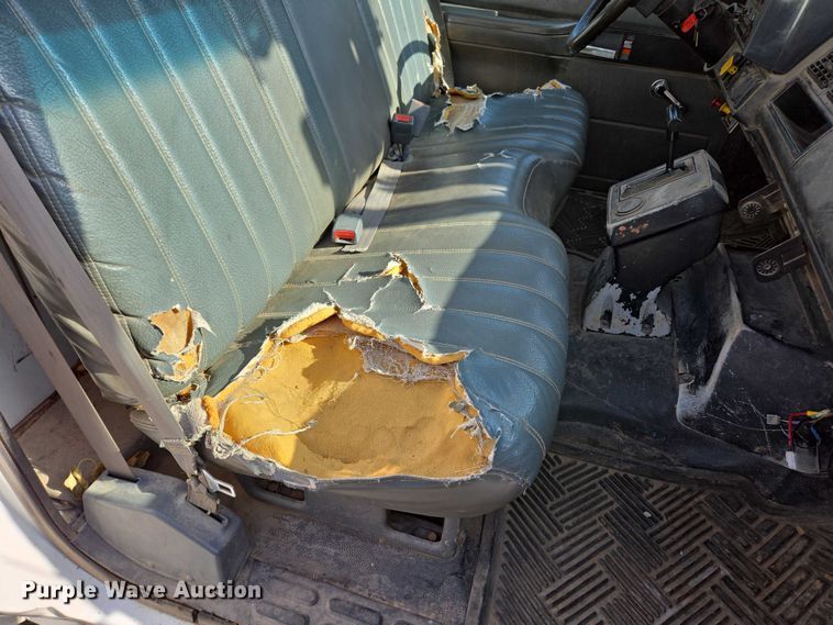 image for item ED2154 1994 Chevrolet Kodiak digger derrick truck