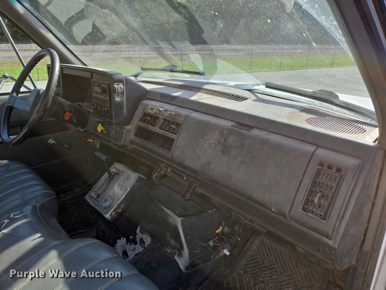 image for item ED2154 1994 Chevrolet Kodiak digger derrick truck