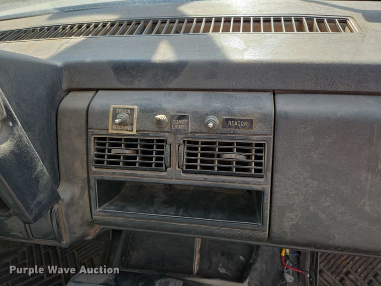 image for item ED2154 1994 Chevrolet Kodiak digger derrick truck