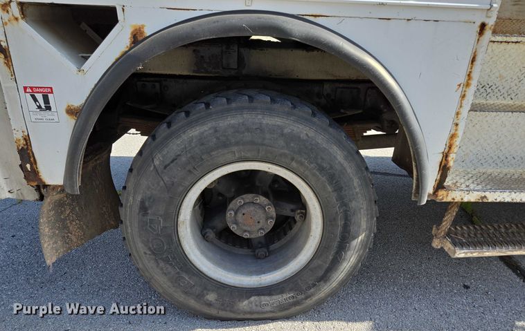 image for item ED2154 1994 Chevrolet Kodiak digger derrick truck