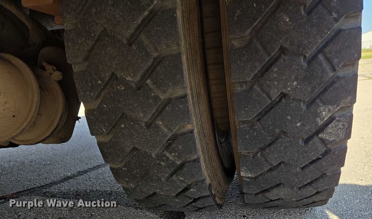 image for item ED2154 1994 Chevrolet Kodiak digger derrick truck