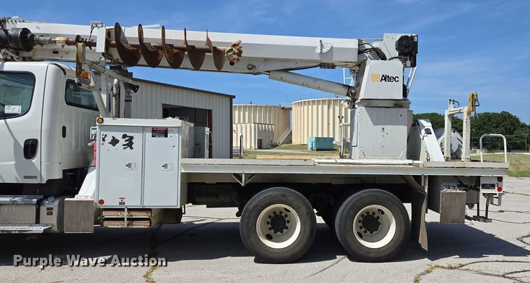 image for item ED2155 2009 Freightliner Business Class M2 digger derrick truck