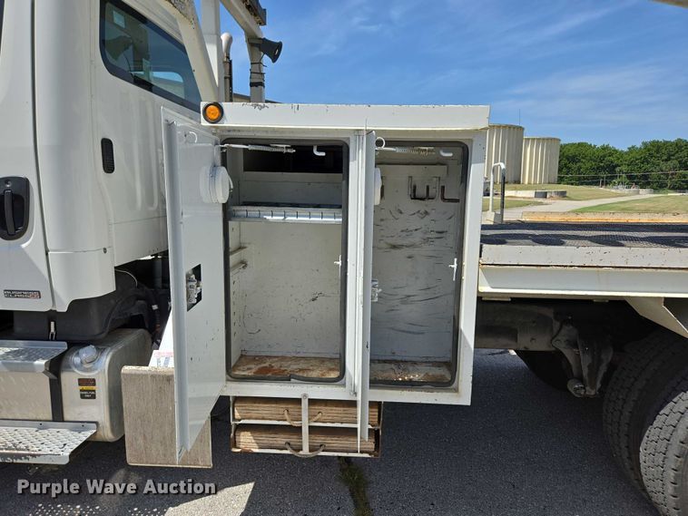 image for item ED2155 2009 Freightliner Business Class M2 digger derrick truck