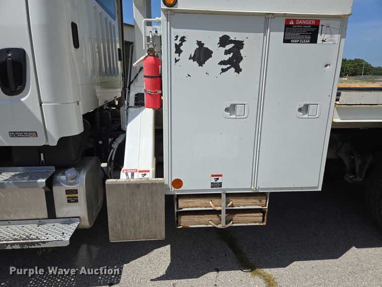 image for item ED2155 2009 Freightliner Business Class M2 digger derrick truck