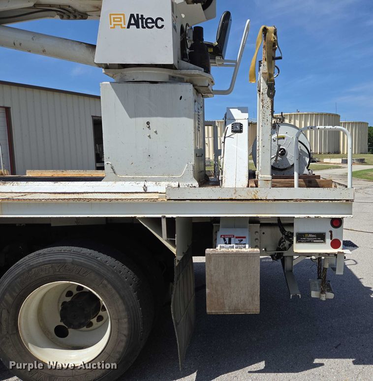 image for item ED2155 2009 Freightliner Business Class M2 digger derrick truck