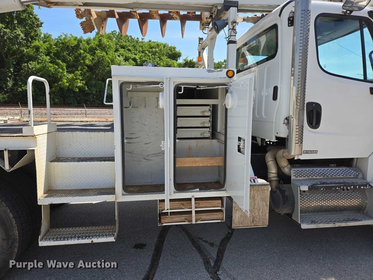 image for item ED2155 2009 Freightliner Business Class M2 digger derrick truck