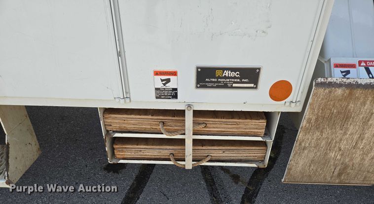 image for item ED2155 2009 Freightliner Business Class M2 digger derrick truck