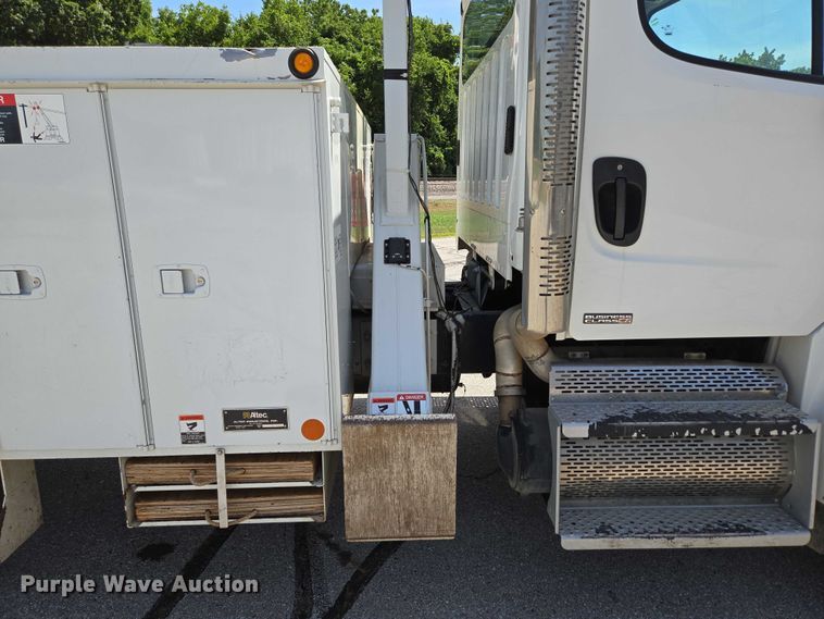 image for item ED2155 2009 Freightliner Business Class M2 digger derrick truck