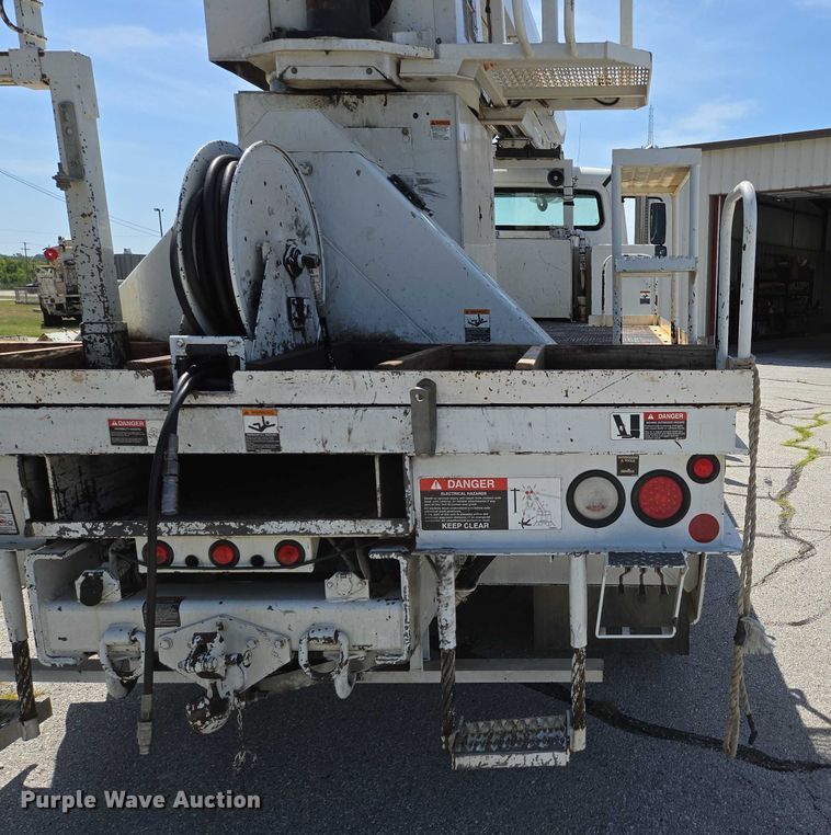 image for item ED2155 2009 Freightliner Business Class M2 digger derrick truck