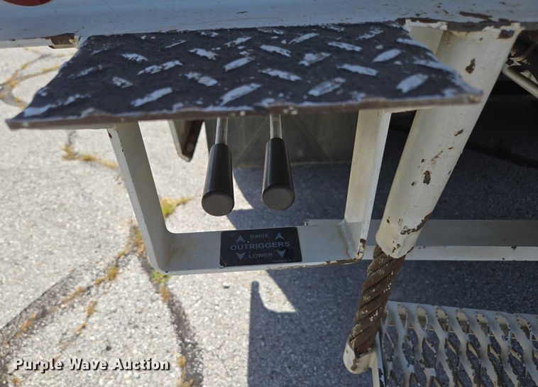 image for item ED2155 2009 Freightliner Business Class M2 digger derrick truck