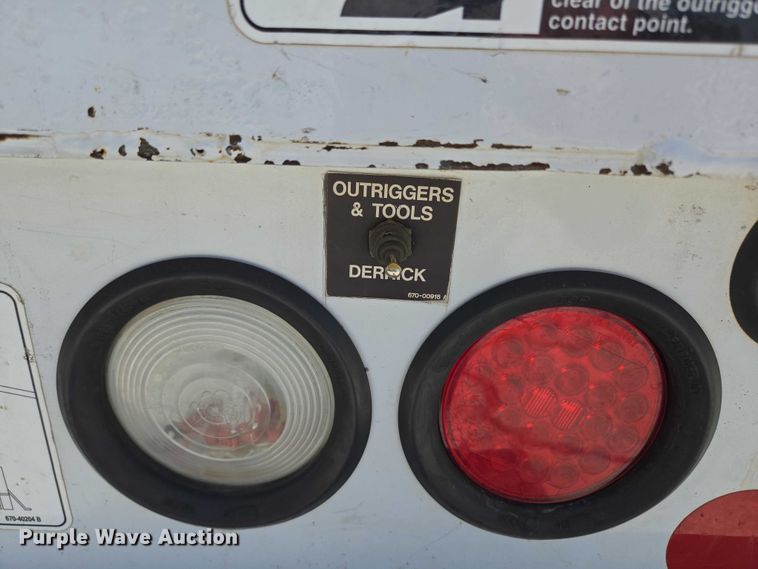 image for item ED2155 2009 Freightliner Business Class M2 digger derrick truck