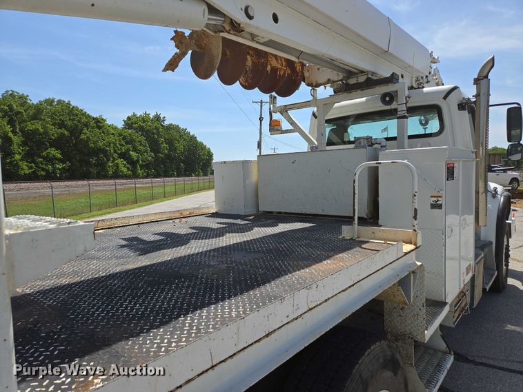 image for item ED2155 2009 Freightliner Business Class M2 digger derrick truck