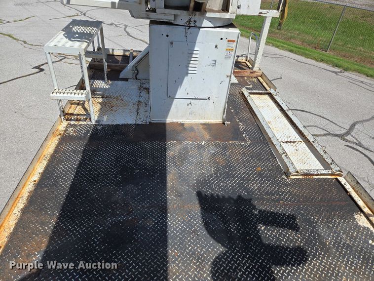 image for item ED2155 2009 Freightliner Business Class M2 digger derrick truck