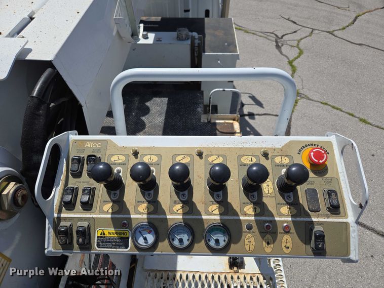 image for item ED2155 2009 Freightliner Business Class M2 digger derrick truck