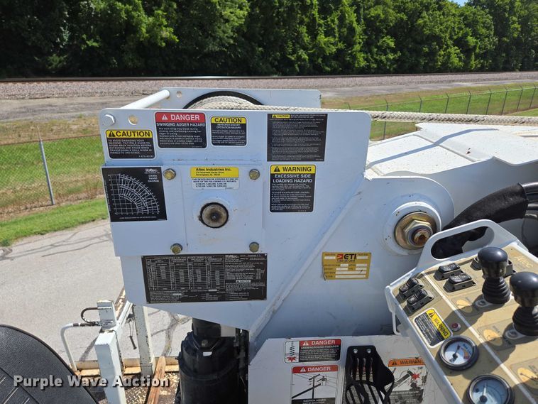 image for item ED2155 2009 Freightliner Business Class M2 digger derrick truck