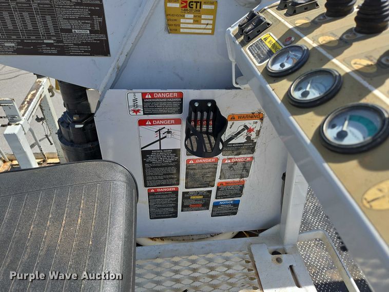 image for item ED2155 2009 Freightliner Business Class M2 digger derrick truck