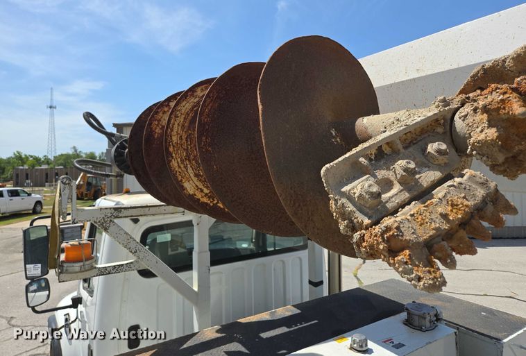 image for item ED2155 2009 Freightliner Business Class M2 digger derrick truck