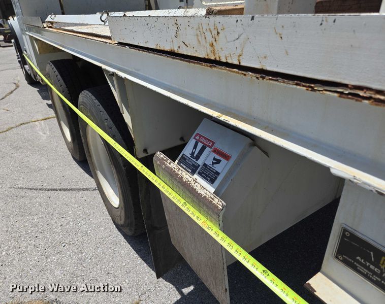 image for item ED2155 2009 Freightliner Business Class M2 digger derrick truck