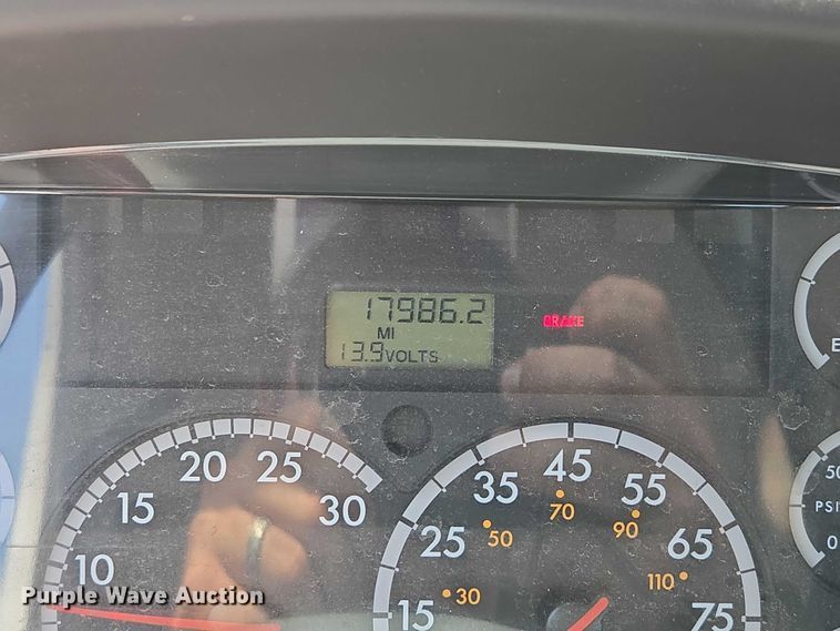 image for item ED2155 2009 Freightliner Business Class M2 digger derrick truck