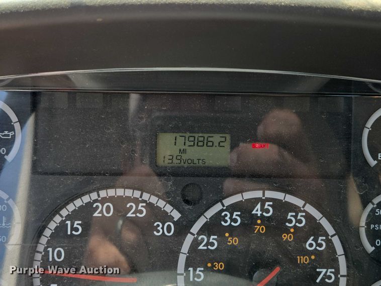 image for item ED2155 2009 Freightliner Business Class M2 digger derrick truck