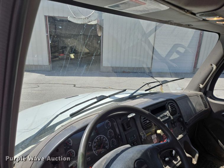 image for item ED2155 2009 Freightliner Business Class M2 digger derrick truck