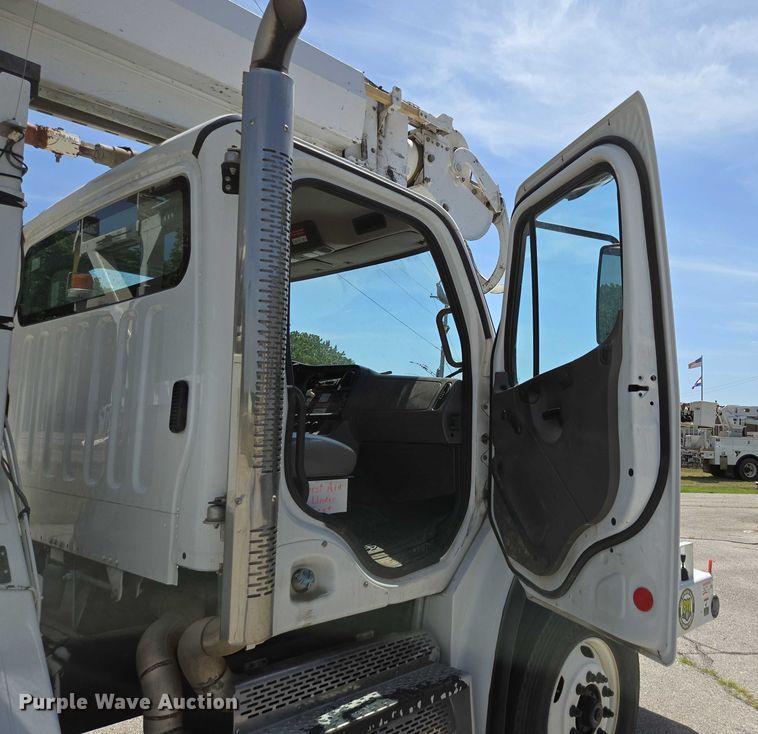 image for item ED2155 2009 Freightliner Business Class M2 digger derrick truck