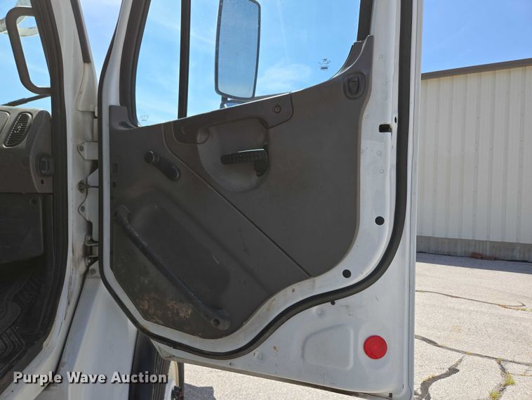 image for item ED2155 2009 Freightliner Business Class M2 digger derrick truck