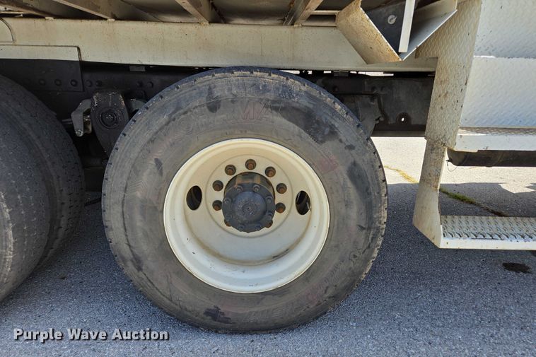 image for item ED2155 2009 Freightliner Business Class M2 digger derrick truck