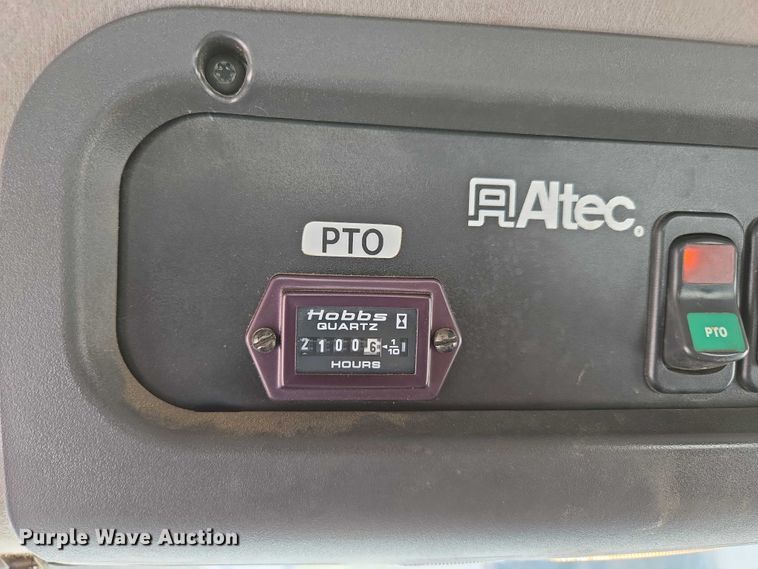 image for item ED2155 2009 Freightliner Business Class M2 digger derrick truck