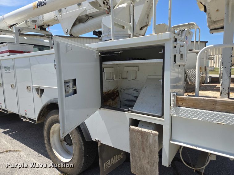 image for item ED2156 2011 Freightliner Business Class M2 bucket truck