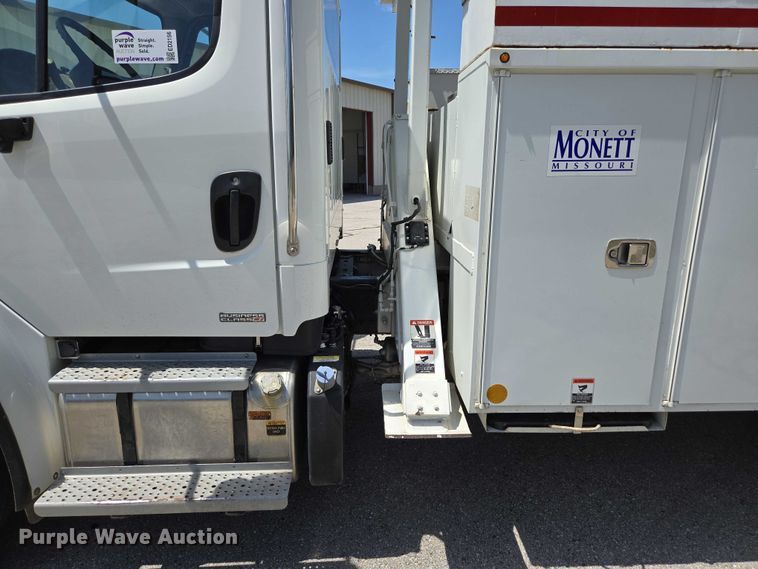 image for item ED2156 2011 Freightliner Business Class M2 bucket truck