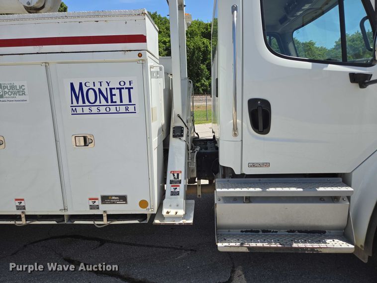 image for item ED2156 2011 Freightliner Business Class M2 bucket truck