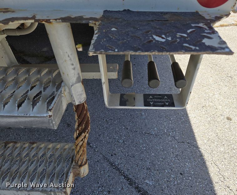 image for item ED2156 2011 Freightliner Business Class M2 bucket truck