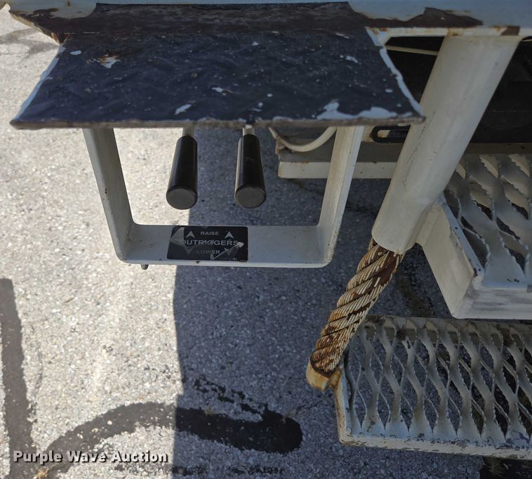 image for item ED2156 2011 Freightliner Business Class M2 bucket truck