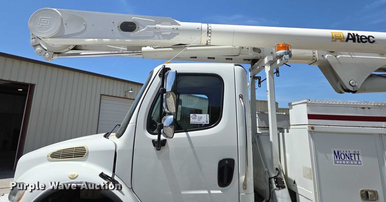 image for item ED2156 2011 Freightliner Business Class M2 bucket truck