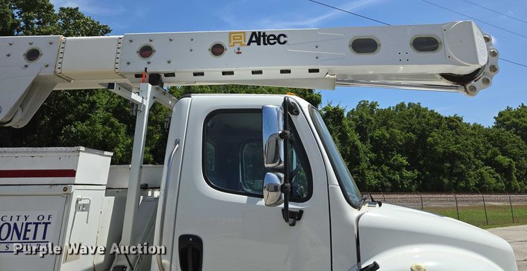 image for item ED2156 2011 Freightliner Business Class M2 bucket truck