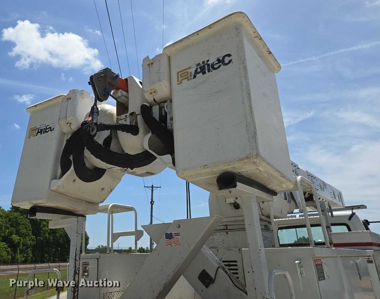 image for item ED2156 2011 Freightliner Business Class M2 bucket truck