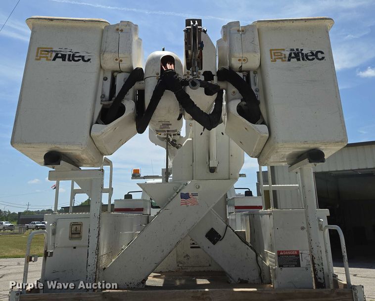 image for item ED2156 2011 Freightliner Business Class M2 bucket truck