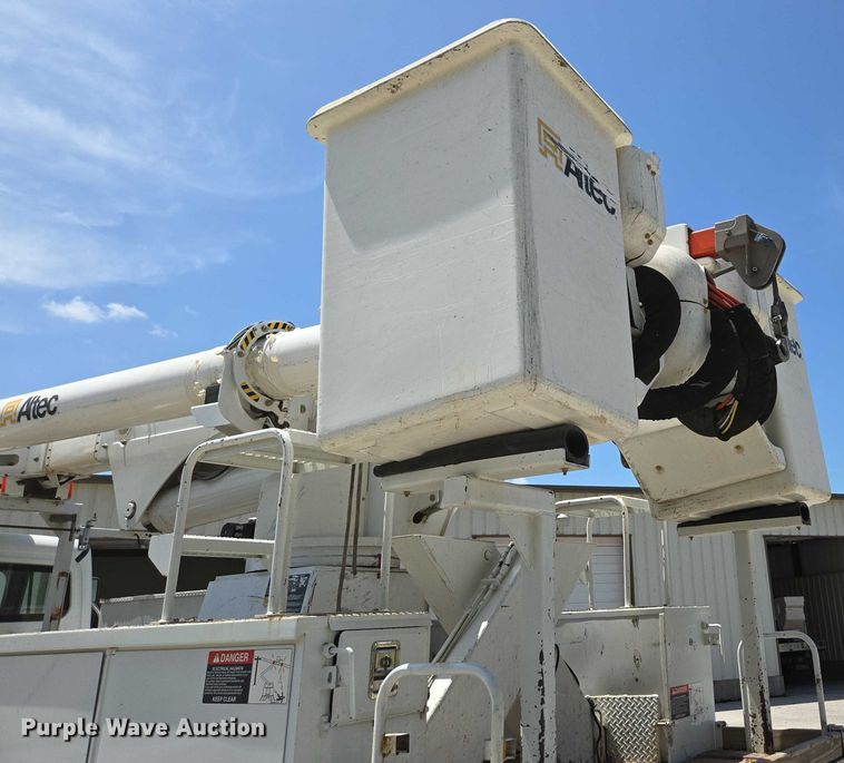 image for item ED2156 2011 Freightliner Business Class M2 bucket truck