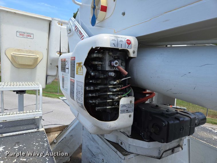 image for item ED2156 2011 Freightliner Business Class M2 bucket truck