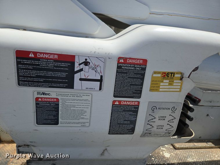 image for item ED2156 2011 Freightliner Business Class M2 bucket truck