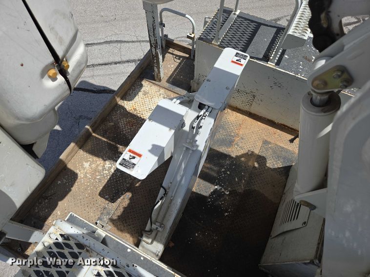 image for item ED2156 2011 Freightliner Business Class M2 bucket truck