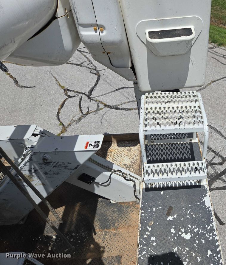 image for item ED2156 2011 Freightliner Business Class M2 bucket truck