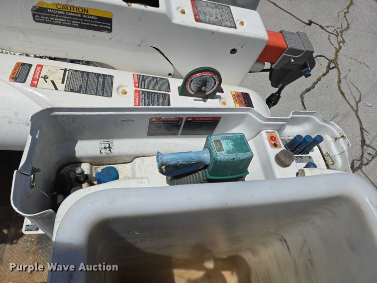 image for item ED2156 2011 Freightliner Business Class M2 bucket truck