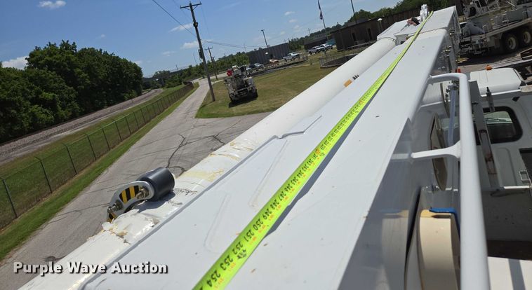 image for item ED2156 2011 Freightliner Business Class M2 bucket truck