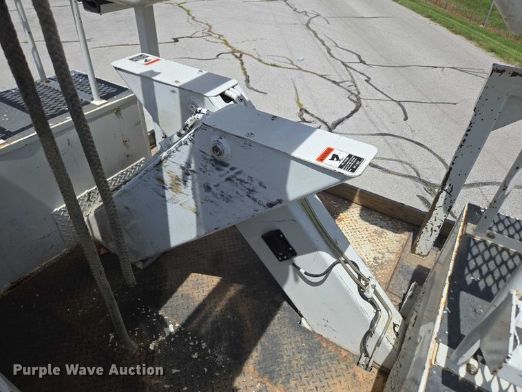 image for item ED2156 2011 Freightliner Business Class M2 bucket truck